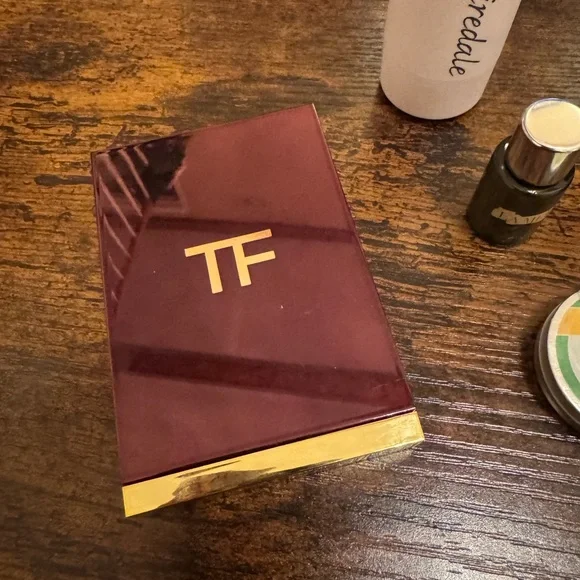 Grab Bag #6. CHANEL Lumière de l'Océan Illuminating Powder, ect - Picture 2 of 11